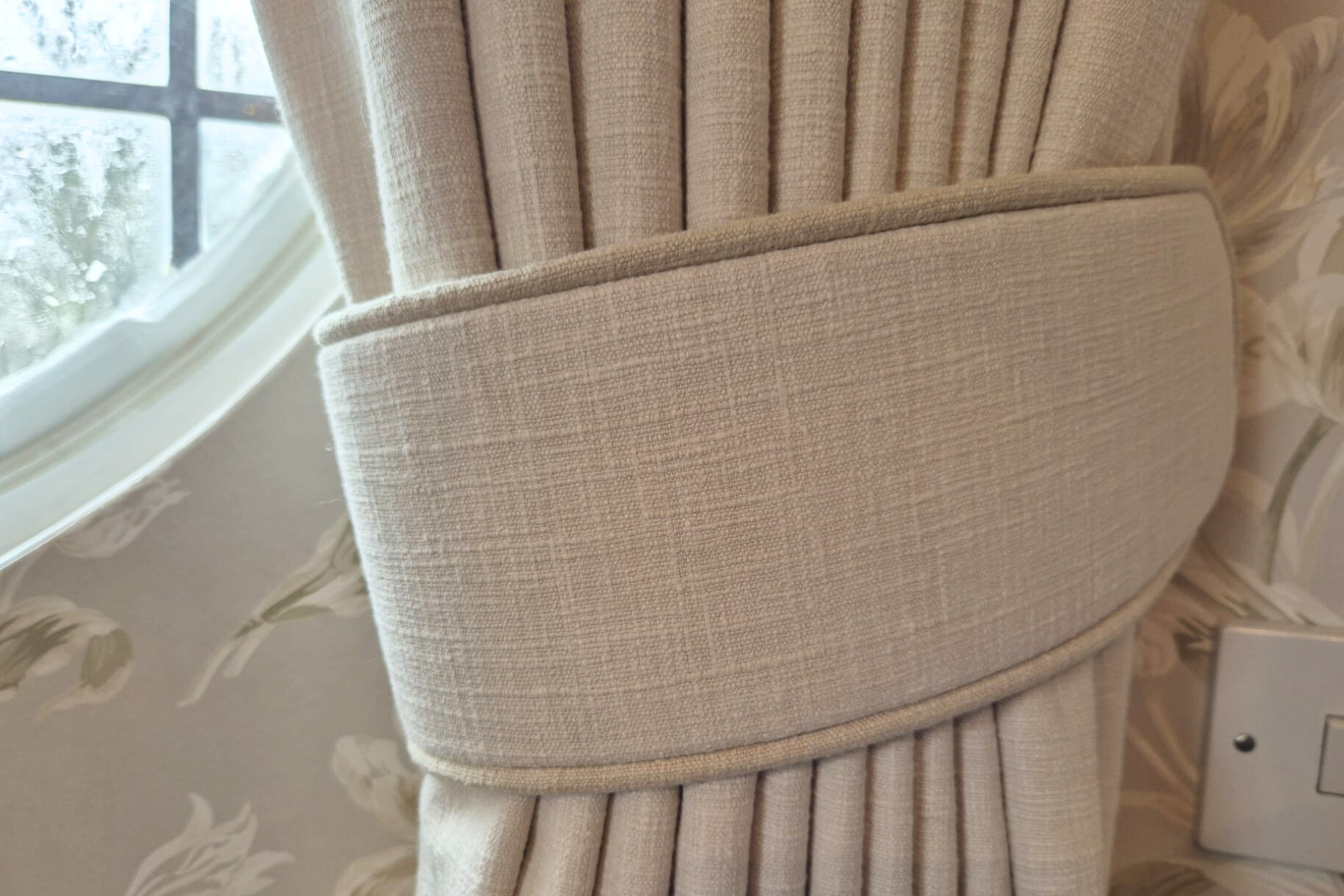 Sue Cardy Iceland Alabaster Pinch Pleat Curtain Tie Back